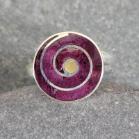 Purple Spiny Oyster "Pachamama" Ring with Yellow Mother of Pearl Size 8
