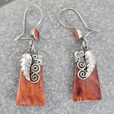 Peruvian Spiny Oyster Shell Earrings with Leaf Adornment